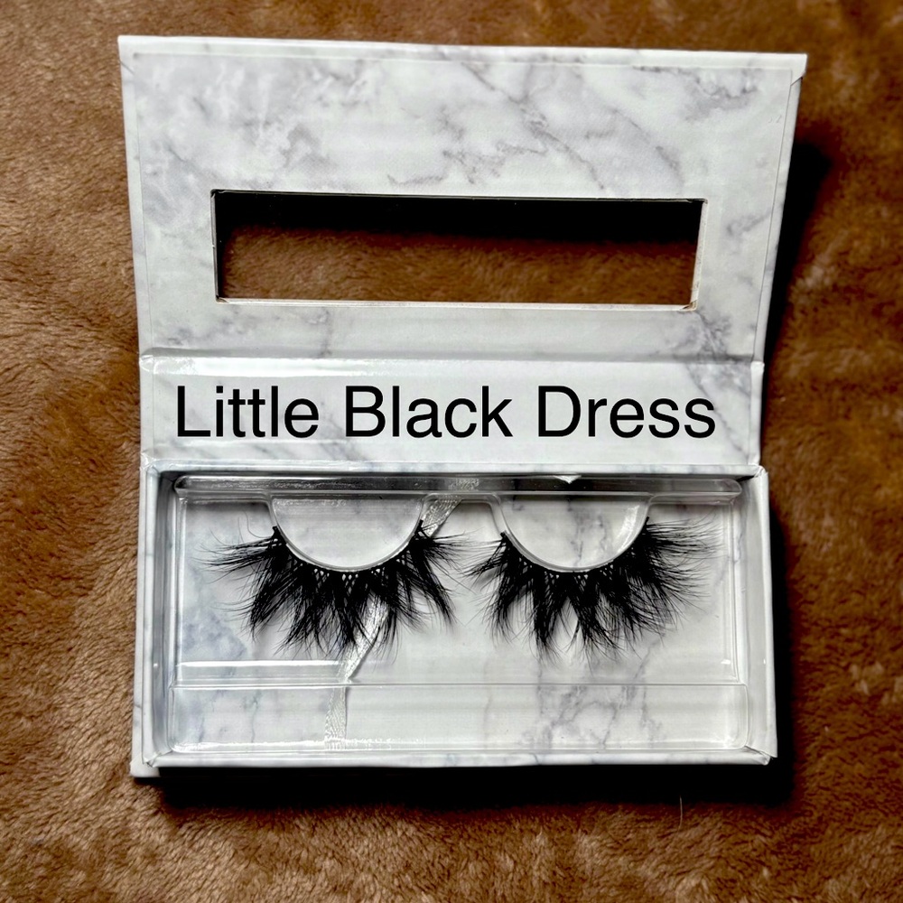 Dramatic Black False Eyelashes